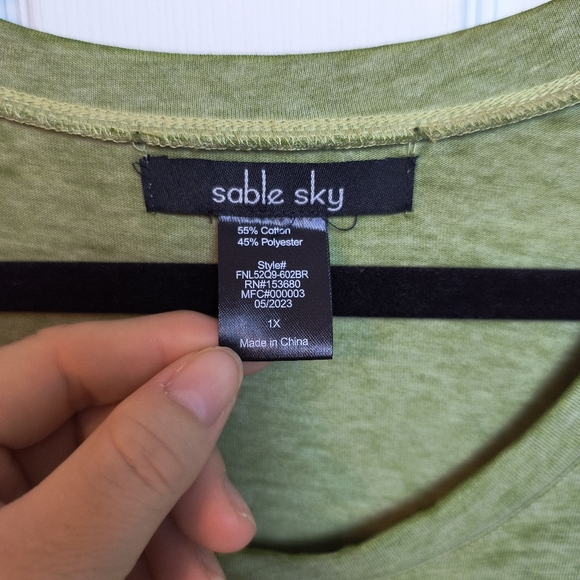 Sable Sky Scoop Neck Fall Vibes Graphic Tee Green Soft Stretch 1X - Picture 4 of 7